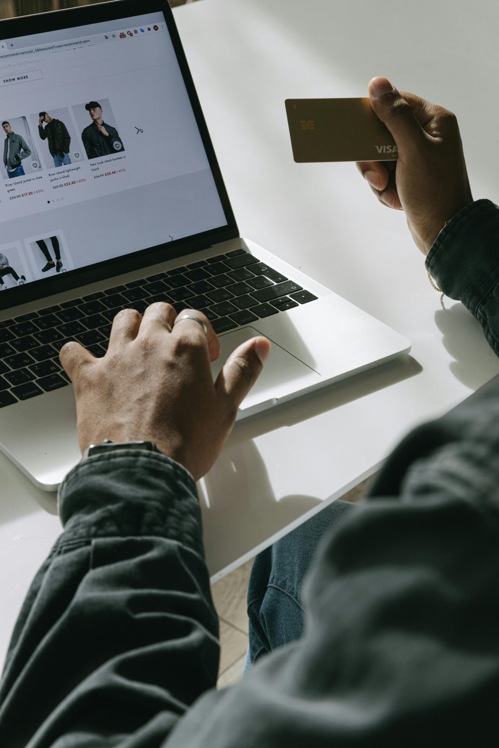 The Rise of the E-commerce Industry: A Global Shift in Shopping Trends